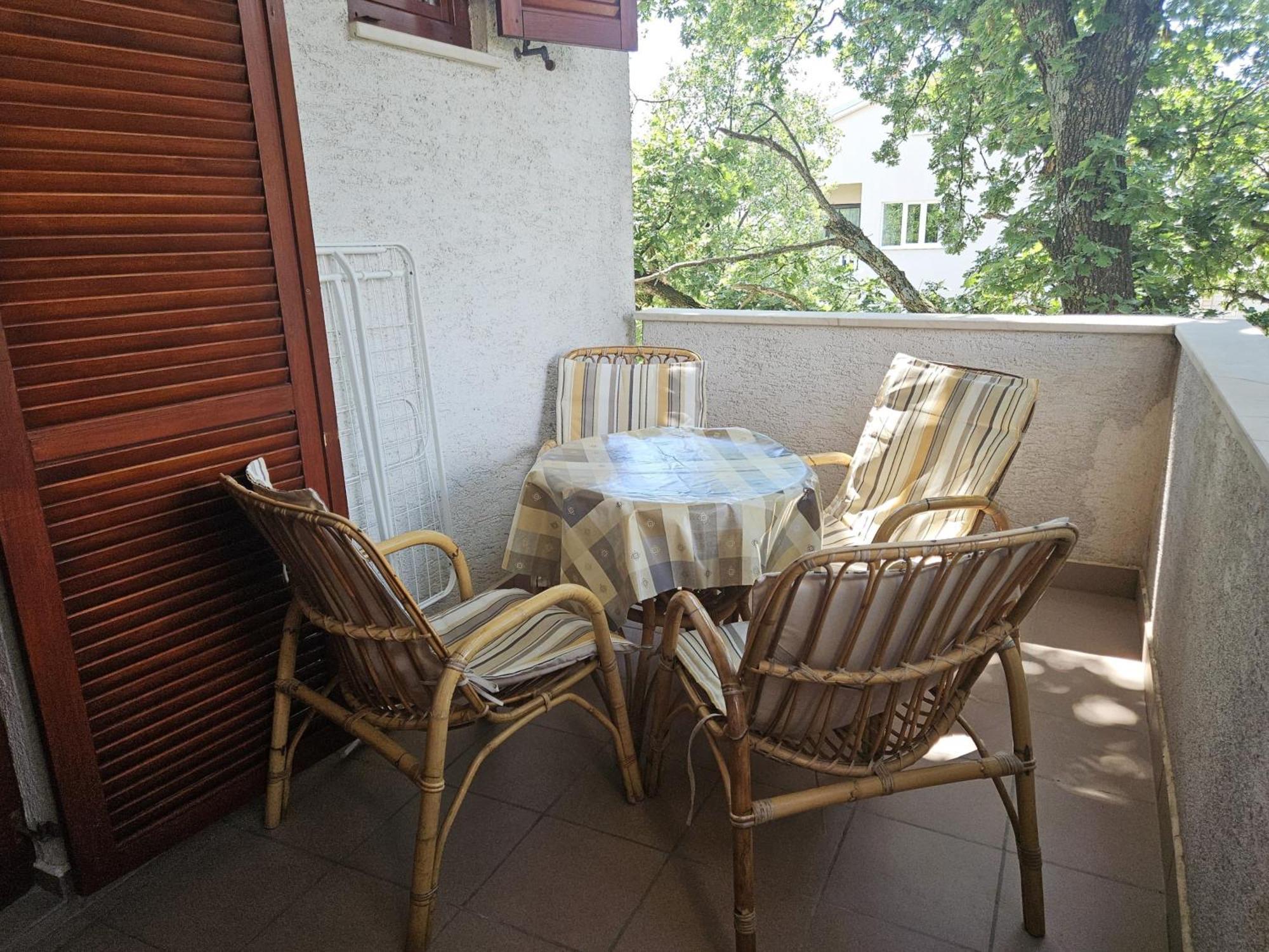 Apartment Ozren Малинска Екстериор снимка